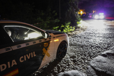 La Guardia Civil investiga el hallazgo de los cadáveres de tres hombres de nacionalidad colombiana que presentaban impactos de bala junto a un coche en Gola de Pujol, una zona cercana a El Saler, en Valencia (España).