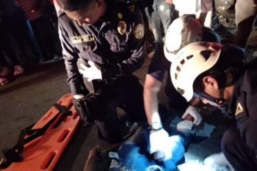 Bomberos de Supía y Marmato atendieron al motociclista lesionado. 