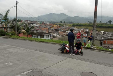 El sitio del choque de la moto y el ciclista. 