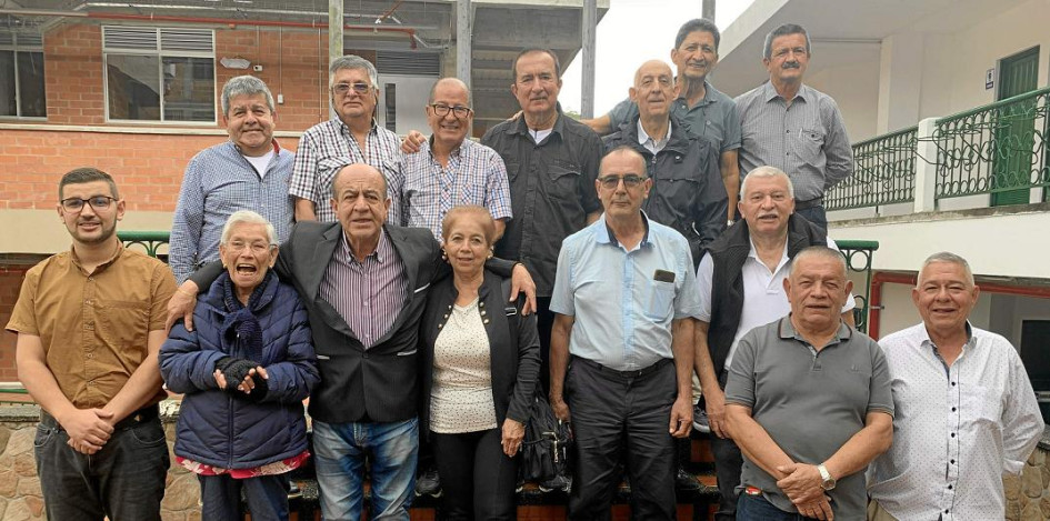 Foto | Henry Giraldo | LA PATRIA La promoción del año1974 del Instituto Manzanares, se reunió para compartir experiencias y renovar su amistad durante sus años de estudio.