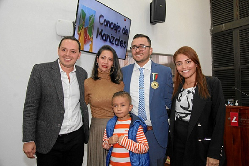 Fotos | Argemiro Idarraga | LA PATRIA Carlos Mario Marín Correa, alcalde de Manizales; Verónica Arboleda, Andrés Sierra Serna, concejal saliente; Valentina Acevedo, primera gestora social y Santiago Sierra.