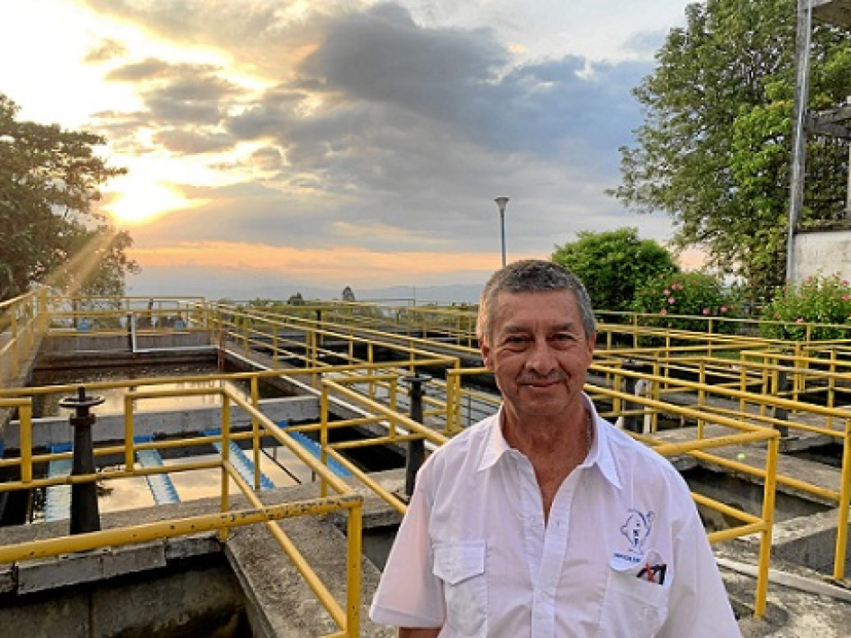 Foto | Henry Alberto Giraldo | LA PATRIA Germán Gálvez Ramírez, en su último turno el 29 y 30 de enero, a las 6:00 a.m., terminó labores como operador de la Planta Los Urapanes, de Neira. Dice que da nostalgia dejar la empresa donde laboró 34 años y dos meses. Ahora se va a disfrutar su pensión. Éxitos en su nueva etapa de vida. Foto | Henry Alberto Giraldo | LA PATRIA Germán Gálvez Ramírez, en su último turno el 29 y 30 de enero, a las 6:00 a.m., terminó labores como operador de la Planta Los Urapanes, de Neira. Dice que da nostalgia dejar la empresa donde laboró 34 años y dos meses. Ahora se va a disfrutar su pensión. Éxitos en su nueva etapa de vida.