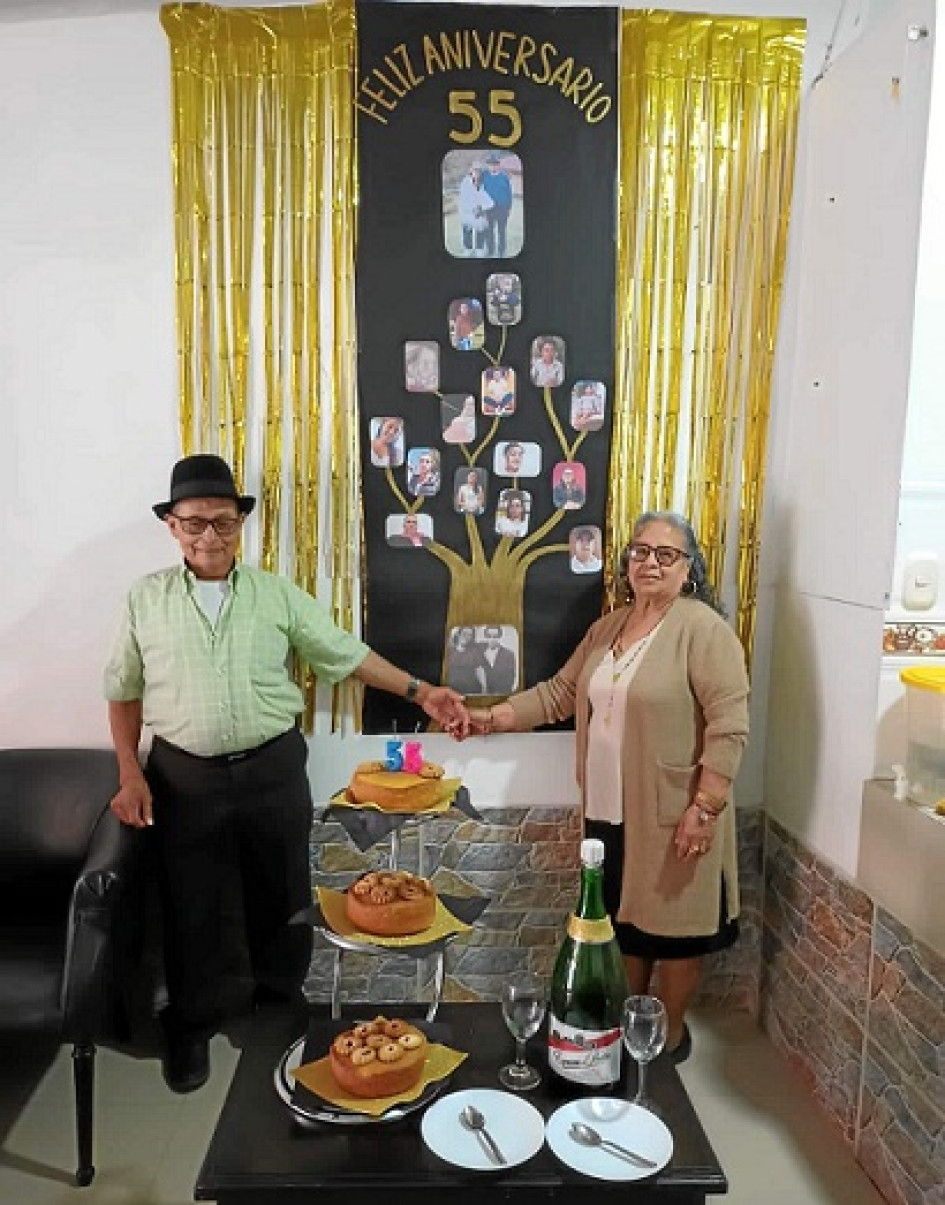 Foto | Henry Giraldo | LA PATRIA Conrado Arias y Suany Torres cumplieron 55 años de vida matrimonial en Pensilvania, con eucaristía e integración familiar celebraron este gran acontecimiento.