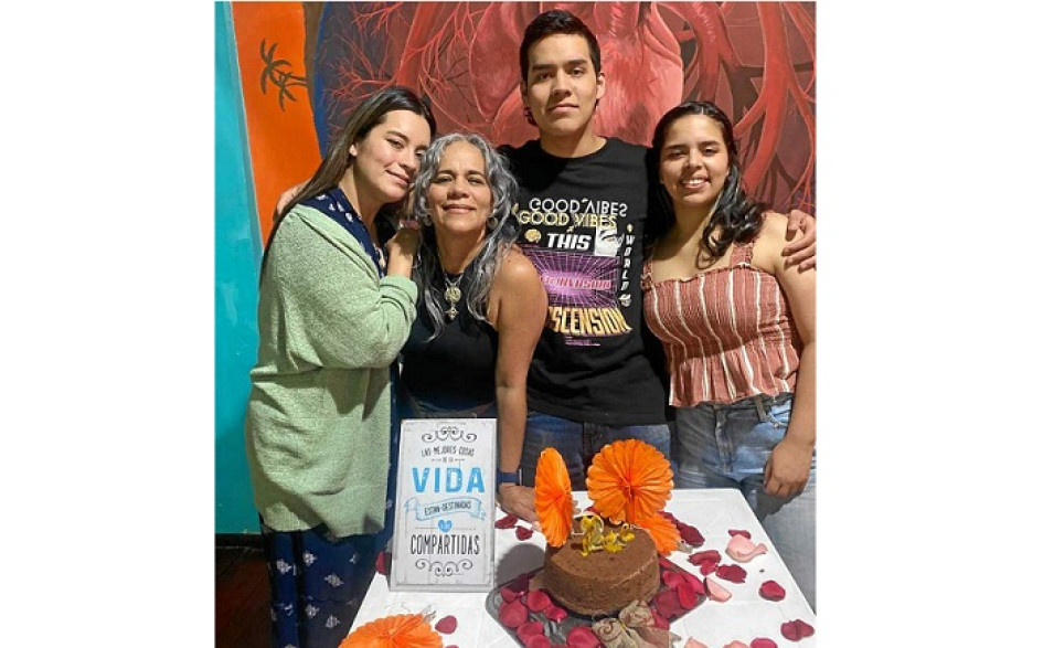 Foto | Archivo Familiar | LA PATRIA A Srimad Bañol su familia le celebró su cumpleaños y lo acompañan Radha Krishna Bañol, Madhana Sundari Ballestas, el festejado y Maharani Bañol.