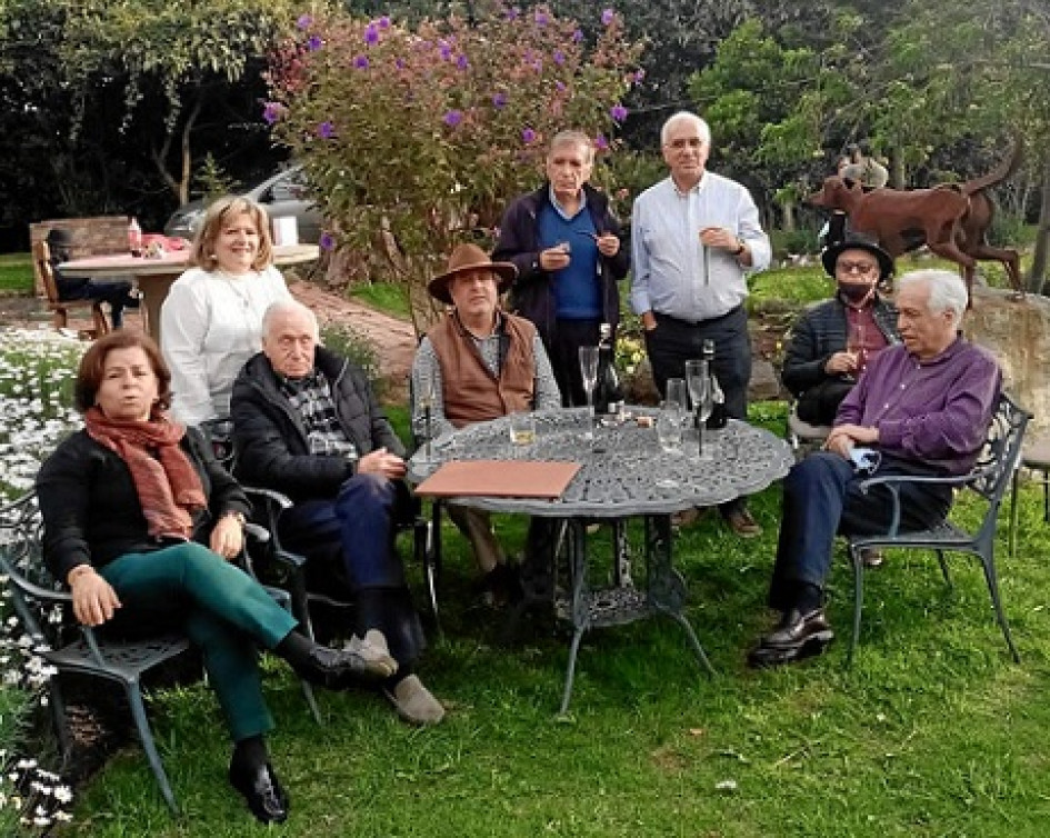 Foto | Archivo particular | LA PATRIA La familia de Augusto Salazar Sánchez le celebró sus 100 años de vida. Lo acompañan en la foto María Teresa, Liliana, el homenajeado, Daniel, Ricardo, Mauricio, Juan Manuel y Camilo Salazar López.