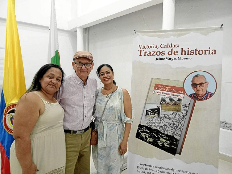 Fotos | Lector | LA PATRIA La licenciada Ángela Clemencia Quintero; el autor del libro, Jaime Vargas Moreno, y la licenciada Delcy Judith Vanegas. Fotos | Lector | LA PATRIA La licenciada Ángela Clemencia Quintero; el autor del libro, Jaime Vargas Moreno, y la licenciada Delcy Judith Vanegas.