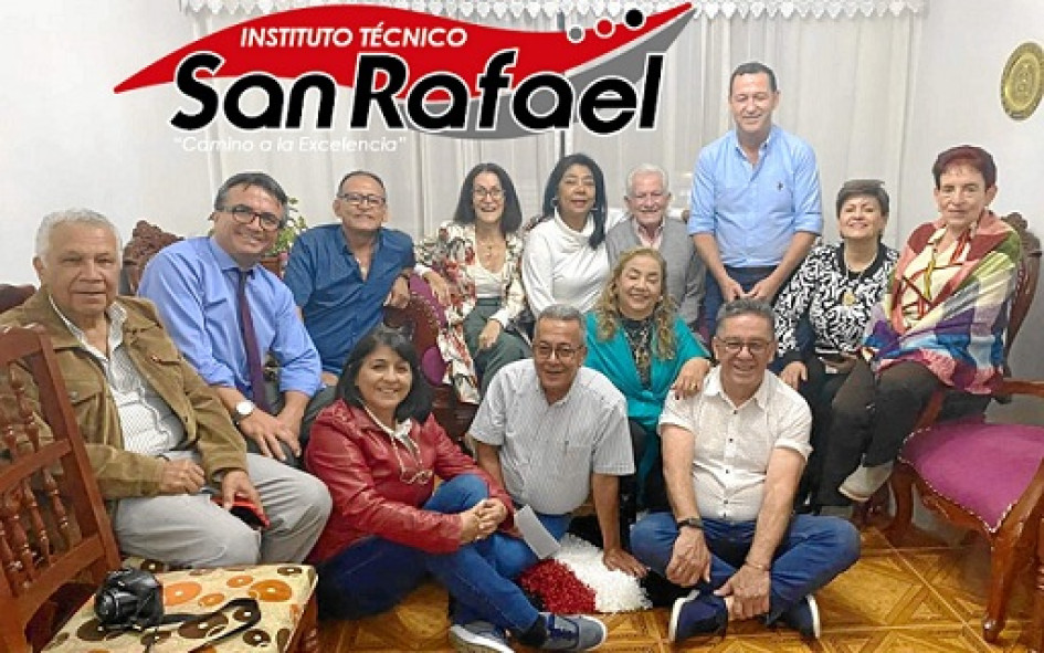 Foto | Lector | LA PATRIA El Instituto Técnico San Rafael funcionó como colegio semioficial hasta el año 2006. A todos los docentes oficiales los reubicaron en diferentes instituciones educativas y el colegio se convirtió en Institución de carácter privado. Después de 17 años, los docentes que una vez lloraron al tener que dejar atrás el lugar donde laboraron por muchos años, se reencuentran porque “Ni el tiempo ni la distancia podrá separarnos”. En la imagen: Carlos Rangel, Juan Carlos Yepes, César Márquez
