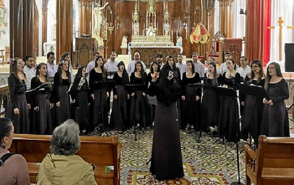 Foto | Cortesía | LA PATRIA ​​​​​​​En la noche del miércoles el Coro Cámara UMBRA ofreció un concierto de Pascua en la Basílica Menor Inmaculada Concepción de Manizales. El grupo de la directora Jenny Moreno Castaño, profesora del Departamento de Música de la Universidad de Caldas, contó con los solistas Sofía Salazar, Dolly Muñoz, Tomás Castaño, Carlos Andrés Herrera, Juan Esteban Isaza y Alejandro Aguirre.