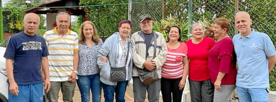 Foto| LA PATRIA En una finca del sector de San Peregrino, en Manizales, se reunieron los hermanos Gallo Cifuentes, naturales del corregimiento de San Bartolomé (Pácora). De izquierda a derecha: Daniel, Gilberto, María Eugenia, Martha, Héctor, Carmenza, Lilia, Teresa y Orlando.