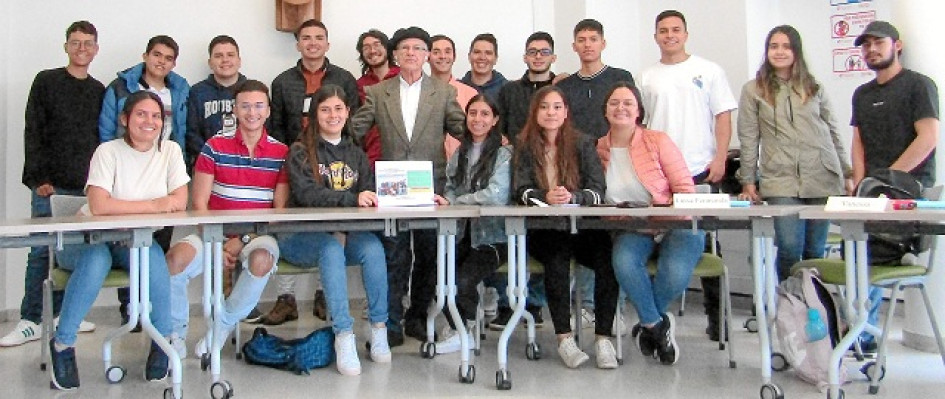 Foto | Lector | LA PATRIA En la Universidad Nacional de Colombia, sede Manizales, se llevó a cabo el reconocimiento y la clausura de la edición 39 de la Cátedra Aleph, primer semestre académico 2023, que se centró en el tema Las ideas, sustento del conocimiento, en Albert Einstein. En la imagen los estudiantes participantes Cristian David Cárdenas, Luisa Fernanda Castillo, Faiver Leonardo Cortés, Tatiana Franco, Daniel David García, Daniel González, Daniel Felipe Ipia, Stiven Loaiza, Miguel Ángel Martínez,