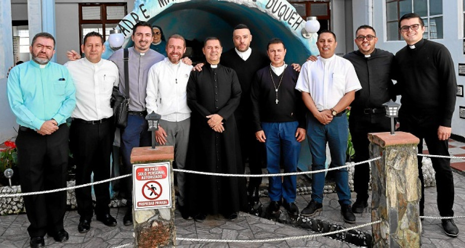Foto | Luis Fernando Rodríguez García | LA PATRIA Sacerdotes de la Vicaria Episcopal del norte de Caldas, en la celebración de la Fiesta de la Comunión, realizada en las instalaciones de la Casa de Oración y Peregrinación Madre María Berenice, en Salamina. Asistieron: Alexánder Rendón Ospina, de Aranzazu; José Rodolfo Ocampo González, de Neira; John Edward Trujillo, de Marulanda; John Edward Agudelo, de San Félix; José Miller Henao, de Salamina; Jaime Alberto Pérez Villegas, de Salamina; Jesús Antonio Cardo