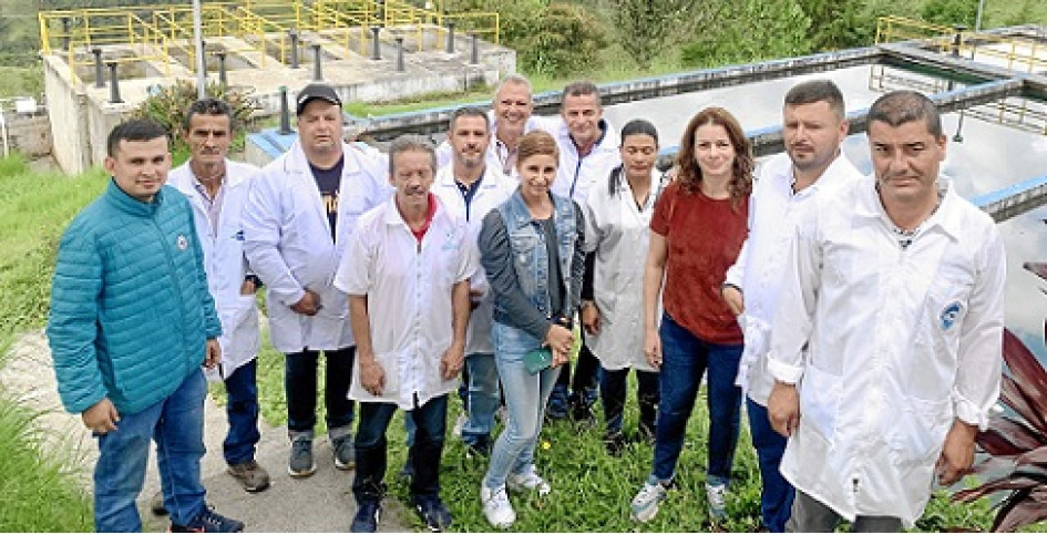 Foto | Henry Alberto Giraldo | LA PATRIA Nubia Galvis, Luz Ely Valencia y Santiago Quiroga, funcionarios de Empocaldas, estuvieron en la planta de tratamiento de agua en Salamina (Caldas) para capacitarse sobre los procesos y tratamientos del agua. Asistieron operadores de las plantas de Salamina, Neira, Aguadas, Pácora y Filadelfia.