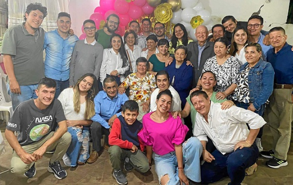 Foto|Cortesía|LA PATRIA Ofelia Herrera Herrera festejó su cumpleaños número 80 en compañía de sus hermanos Hernando, Jairo, Jorge, Marta, Irma y del resto de su familia en Manzanares (Caldas).
