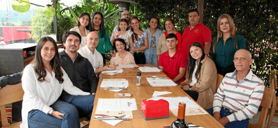 Foto| Argemiro Idárraga| LA PATRIA María Leticia Rendón de Arbelaez festejó su cumpleaños en el Restaurante La Farfalla en compañía de su familia y amigos.