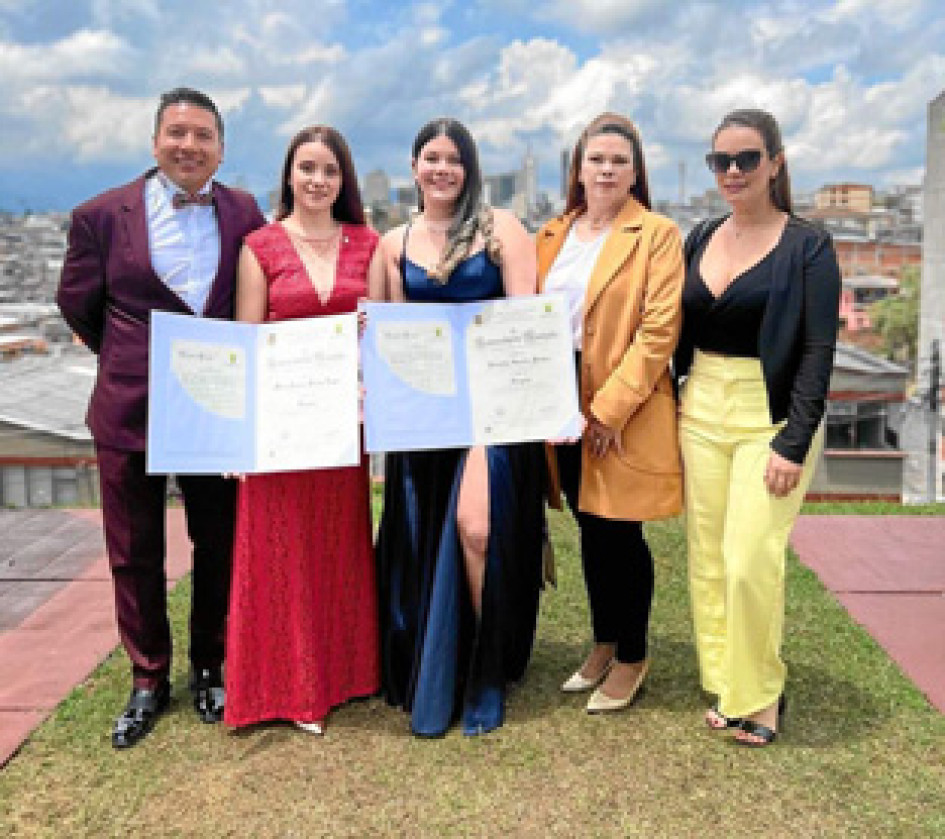 Foto | Cortesía | LA PATRIA Fernando Giraldo Herrera, María Camila Molina López, Valentina Giraldo Molina, Diana Molina López y Verónica Molina López