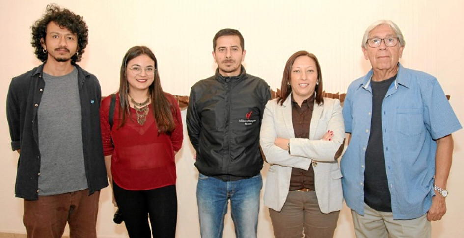 Fotos | Argemiro Idárraga | LA PATRIA Pablo González, expositor, Elisa Castillo, Jorge Mario Cortés, Marcela Echeverri, directora de la Alianza Francesa, y Carlos Velázquez.