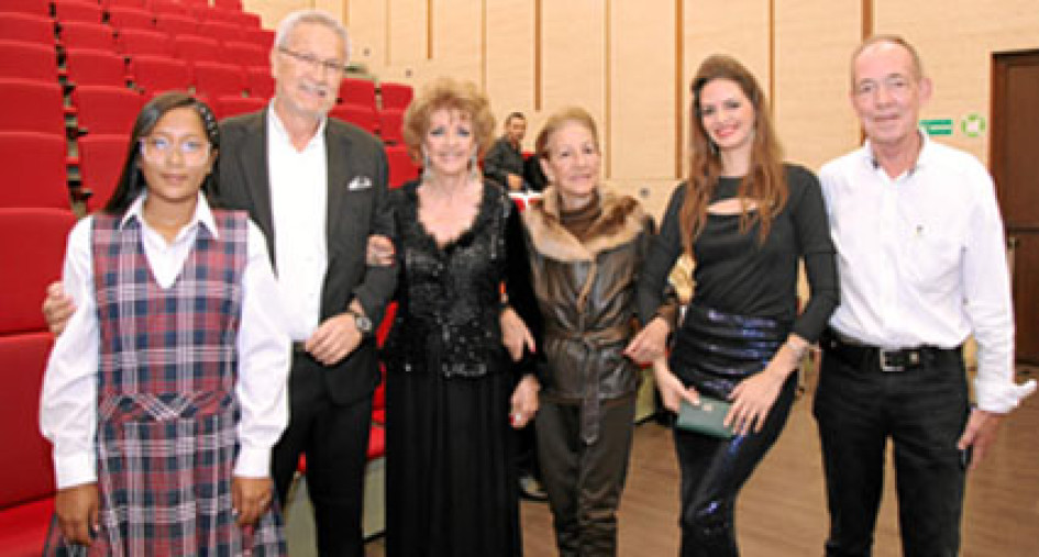 Fotos | Argemiro Idárraga | LA PATRIA Sara Isabel Ortegón Hernández, Félix Calvo, Ester Sierra, Adela Sierra, Valentina Vásquez y Jaime Van Den En Den.