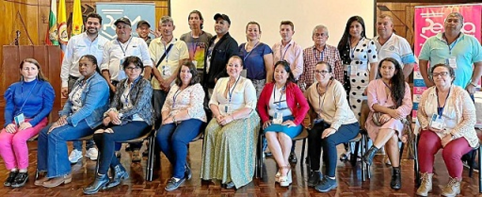 Foto | Cortesía | LA PATRIA De pie: Fernando Arcila, personero municipal; Juan Agustín Garzón, Miguel Ángel Villanueva, Arnulfo Villanueva, Fabio Villanueva, Andrés Chorens, Alba Alicia Ocampo, Elías Villanueva, Manuel Posada, Senith López Herrera, Jamer Yela, José Heriberto Orozco Orozco. Sentados: Gloria Omaira Cifuentes, Nisdany Contreras, Yalile García, Gloria Vásquez, Dora Obando, Melva Sofía González Céspedes, Patricia Quintancha, Yolima Valencia y Jazmín Andrea Gómez.