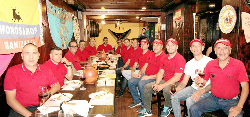 Fotos | Argemiro Idárraga | LA PATRIA Monosabios: Álvaro Buitrago Burgos, Jorge Ancízar Gómez Sánchez, Iván Pinilla, Juan Manuel Gaviria Zuluaga, Daniel Alejandro Henao Correa, Juan Camilo Gaviria Gómez, Luis Carlos Castaño Cano, Cristian Camilo Tabares Castañeda, Jhon Harold Tamayo Murillo, Jonathan Bonilla Suárez, Jorge Andrés Cardona Cuervo, Cristian Camilo Suárez Franco, Santiago Betancur, Juan Sebastián Soto Bautista, Juan Carlos Benjumea González, Diego Jiménez y Orlando Galvis Mejía, coordinador del