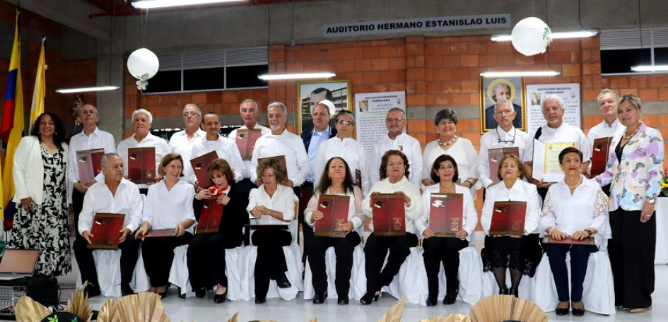 Foto | cortesía | LA PATRIA Grupo de bachilleres eméritos.