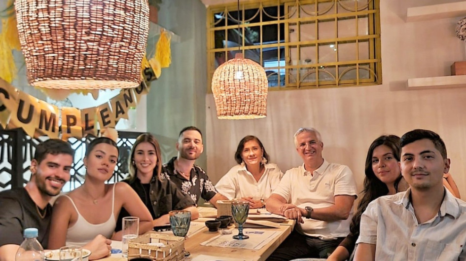 Foto | Lector | LA PATRIA Juan Esteban López, Valeria Ramírez, Carolina Betancourt Duque, Lorenzo Hernández, Lucila Duque, Fernando Betancourt, Katerine Díaz y Manuel Soto se reunieron en el restaurante Lobo Cantina para celebrar el cumpleaños de Carolina.