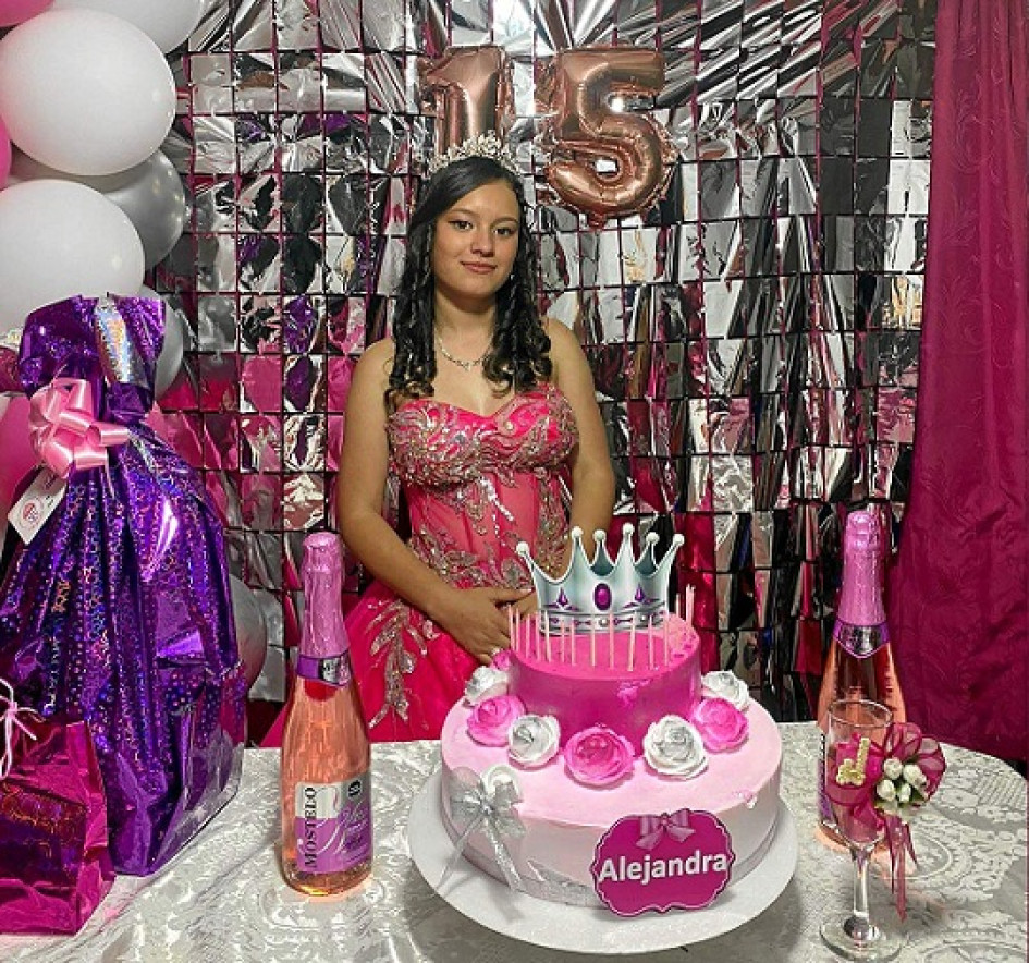 Foto | Cortesía | LA PATRIA Alejandra Castrillón Carvajal festejó en Manzanares (Caldas) sus 15 años con una eucaristía e integración familiar y de amigos.