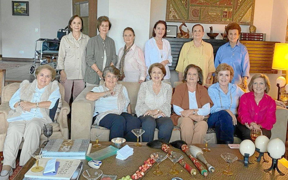 Foto | Lector | LA PATRIA Cecilia Restrepo de Botero; Beatriz Arango de Arango; Gladys Gómez de Mejía; Elvira Escobar de Restrepo; Mariela Diago; Rosario Gutiérrez; Míriam Londoño; María Teresita Gómez; Argelia Villa; Bertha Restrepo; Patricia Latorre, y Amparo Gómez de Arango, la anfitriona.