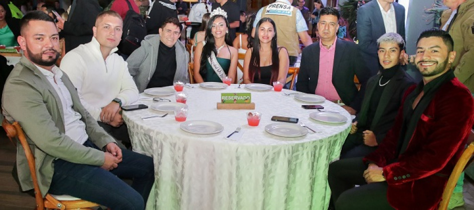 Fotos | Dario Augusto Cardona | LA PATRIA Luis Henao, Bryan Muñoz, Gustavo 'Dkch', Ana María Marín, María Angélica Marín, Ricardo Lara, Eric Santhiago Lara y Valentín Arias.