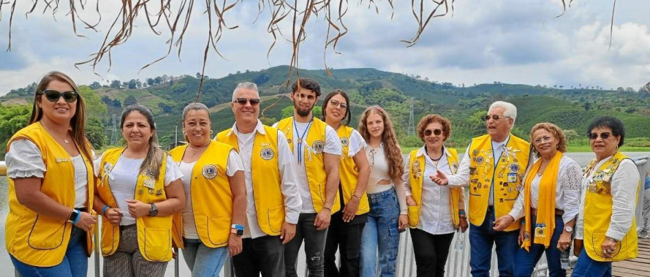 Foto | Argemiro Idárraga | LA PATRIA Valentina Bermúdez, Marsuleyny Vásquez, Claudia Patricia Castro, Carlos Hernán Zuluaga, Juan Camilo Giraldo, Lady Valencia Patiño, Sofía Patiño, Maria Enith Castrillón, Octavio Zapata Ospina, Adiela Guarín y Maryorie Castrillón participaron en el seminario de región del Club de Leones Manizales-Chipre.