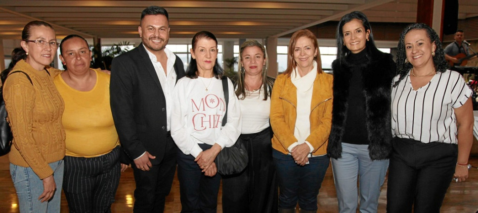 Fotos | Argemiro Idárraga | LA PATRIA  Marleny Vargas, Leidy García, César Augusto Cárdenas, Cristina Castaño, Martha Serna, Luz Eugenia Narváez, Lina Maria Londoño y Mónica Castaño.