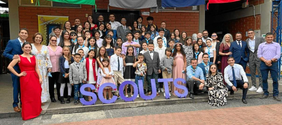 Unas 90 personas participaron de la celebración. En la foto están 77 miembros actividad de grupo scout. Unas 90 personas participaron de la celebración. En la foto están 77 miembros actividad de grupo scout.