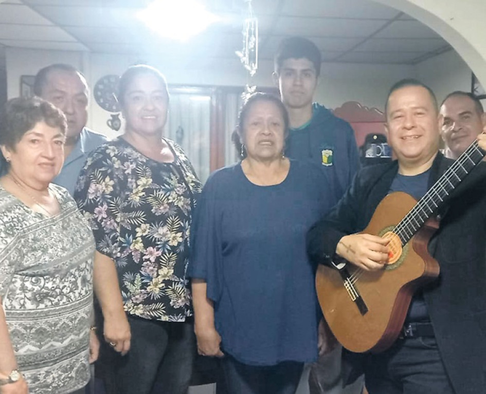 De izquierda a derecha: Luz Nancy Ocampo, Carlos Julián Ocampo, Paula Andrea Ocampo, Gloria Inés Muñoz, Luis Felipe Becerra Ocampo y Pedro Becerra.