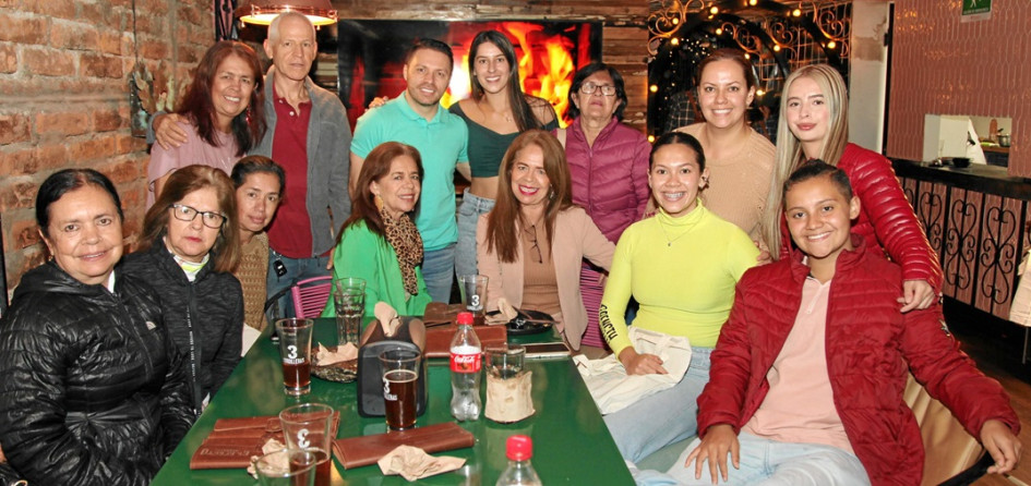Foto | Argemiro Idárraga | LA PATRIA Daniel Tabares Álvarez, Luisa María Vanegas, Cris Montoya, Jackeline Álvarez, Diana Carolina Álvarez, Blanca Inés Parra, Elvia Parra, Limbania Parra, Olga Parra, Martha Parra, Mariela Parra, Gloria Parra, Isabella Tabares Álvarez y Santiago Franco. Foto | Argemiro Idárraga | LA PATRIA Daniel Tabares Álvarez, Luisa María Vanegas, Cris Montoya, Jackeline Álvarez, Diana Carolina Álvarez, Blanca Inés Parra, Elvia Parra, Limbania Parra, Olga Parra, Martha Parra, Mariela Parra, Gloria Parra, Isabella Tabares Álvarez y Santiago Franco.