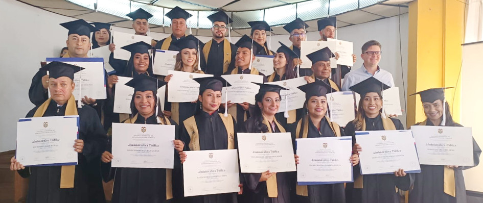 Graduados del programa de Administración Pública Territorial en Riosucio.