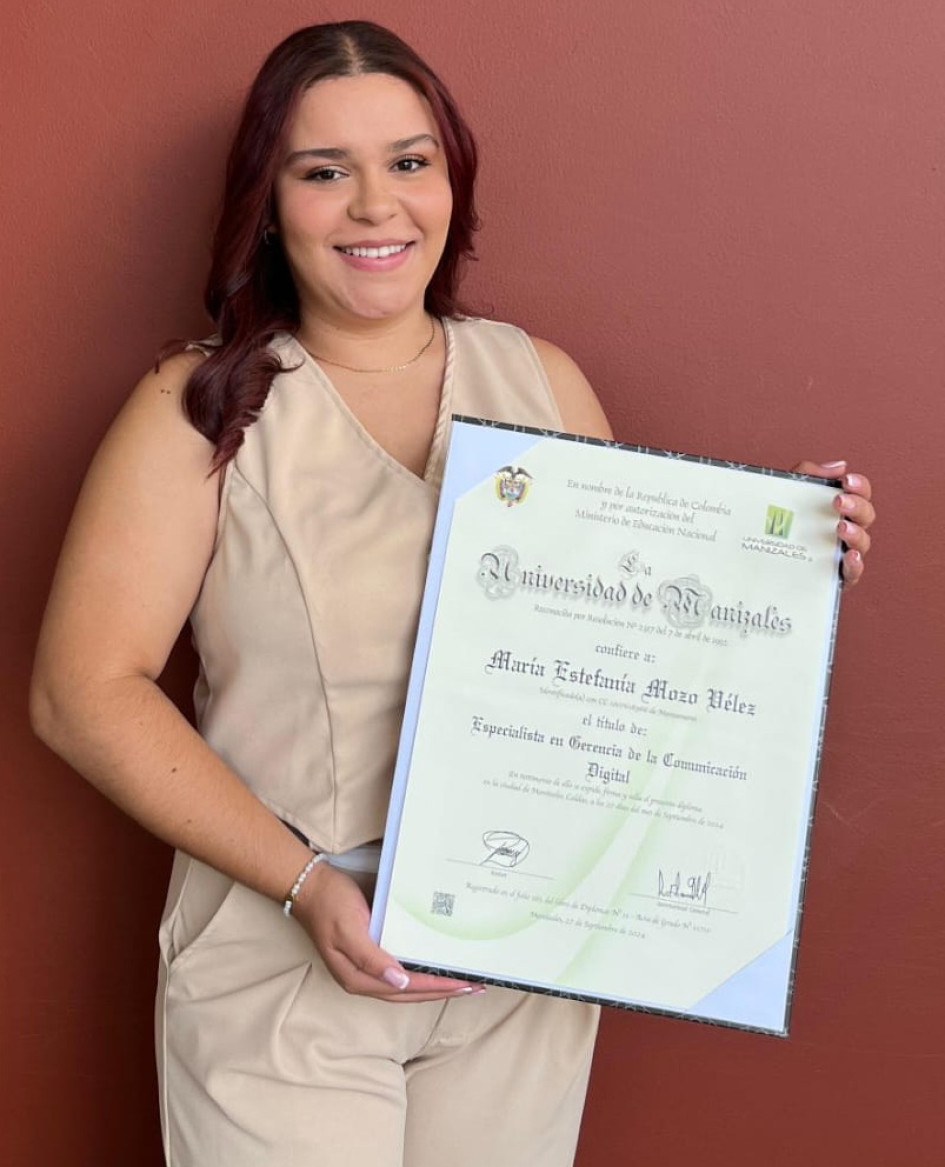 Foto | Henry Giraldo | LA PATRIA La comunicadora social y periodista Estefanía Mozo Vélez, natural de Manzanares (Caldas), recibió su título como especialista en Gerencia de la Comunicación Digital de la Universidad de Manizales.