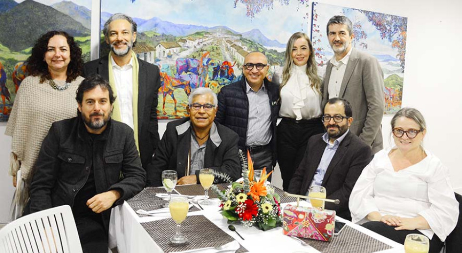 Juan Miguel Álvarez y José Navia Lame, jurados del premio; Fernando Ramírez, editor de noticias del periódico LA PATRIA; Esperanza Duque, Adriana Villegas, Diego García, Carlos Mazeneth, gerente general Efigás; Paulina Ramírez y Santiago Villegas, director-gerente del periódico LA PATRIA.