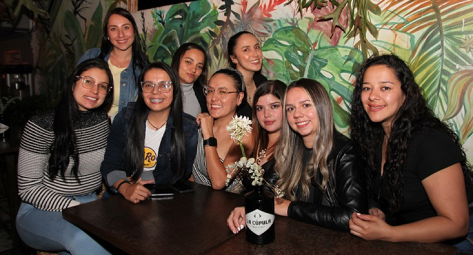 Diana Morales, Laura Martínez, Alejandra Ramírez, Ángela Serna, Valentina Castro, Elizabeth Pulido, Liliana Serna, Daniela Mejía y Lina Arango.