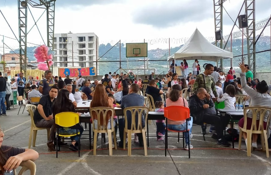 En el Colegio San Predro Claver, de Villamaría, festejaron las fiestas En el Colegio San Predro Claver, de Villamaría, festejaron las fiestas