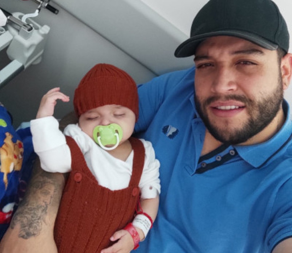 Estos son Carlos Mario Restrepo y Agustín. La foto se publica con autorización de los padres del menor. Estos son Carlos Mario Restrepo y Agustín. La foto se publica con autorización de los padres del menor.