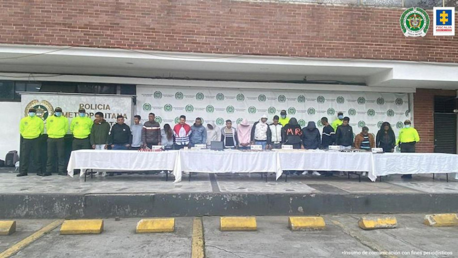 Entre los detenidos está un teniente de la Policía Nacional y dos de los señalados máximos cabecillas que tendrían nexo directo con los principales articuladores del ‘Tren de Aragua’ privados de la libertad en Venezuela, indicó la Fiscalía. Entre los detenidos está un teniente de la Policía Nacional y dos de los señalados máximos cabecillas que tendrían nexo directo con los principales articuladores del ‘Tren de Aragua’ privados de la libertad en Venezuela, indicó la Fiscalía.