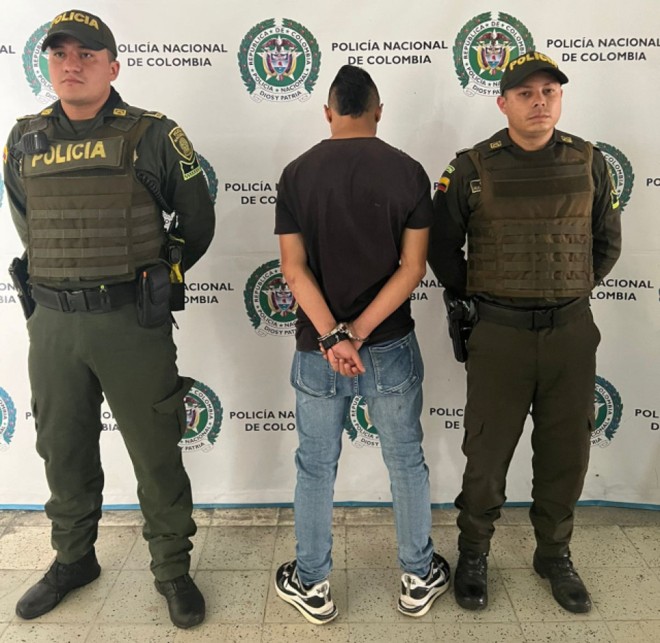 Detienen a un hombre que pretendía ingresar marihuana a sala de retenidos en Manizales Detienen a un hombre que pretendía ingresar marihuana a sala de retenidos en Manizales