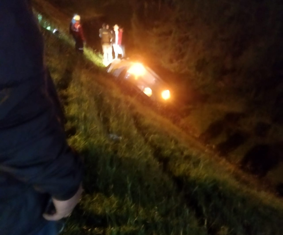 Un vehículo se desengranó y cayó a una quebrada del barrio Bengala