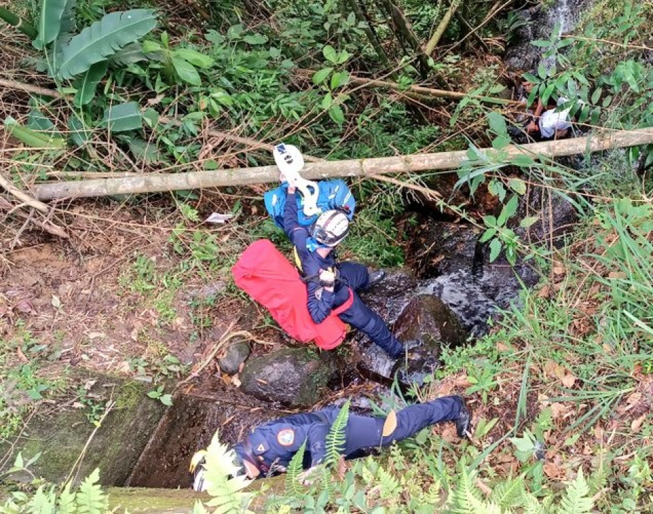 Bomberos de Chinchiná atendió dos accidentes con motociclistas Bomberos de Chinchiná atendió dos accidentes con motociclistas