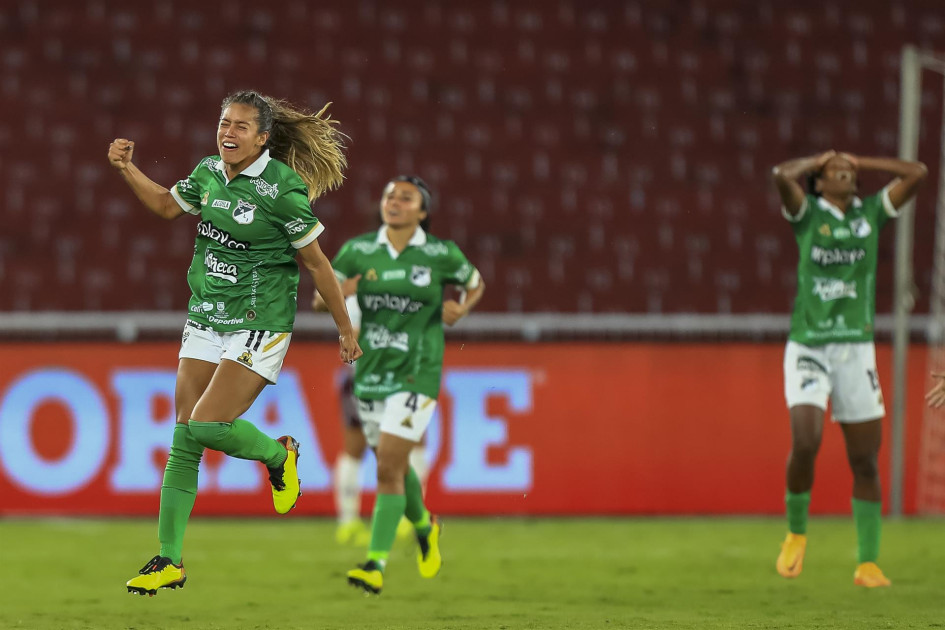La jugadora del Deportivo Cali de Colombia, Elexa Bahr (i), celebra el segundo gol anotado al Ferroviaria de Brasil, durante un partido de la Copa Libertadores Femenina, hoy en Quito (Ecuador). La jugadora del Deportivo Cali de Colombia, Elexa Bahr (i), celebra el segundo gol anotado al Ferroviaria de Brasil, durante un partido de la Copa Libertadores Femenina, hoy en Quito (Ecuador).