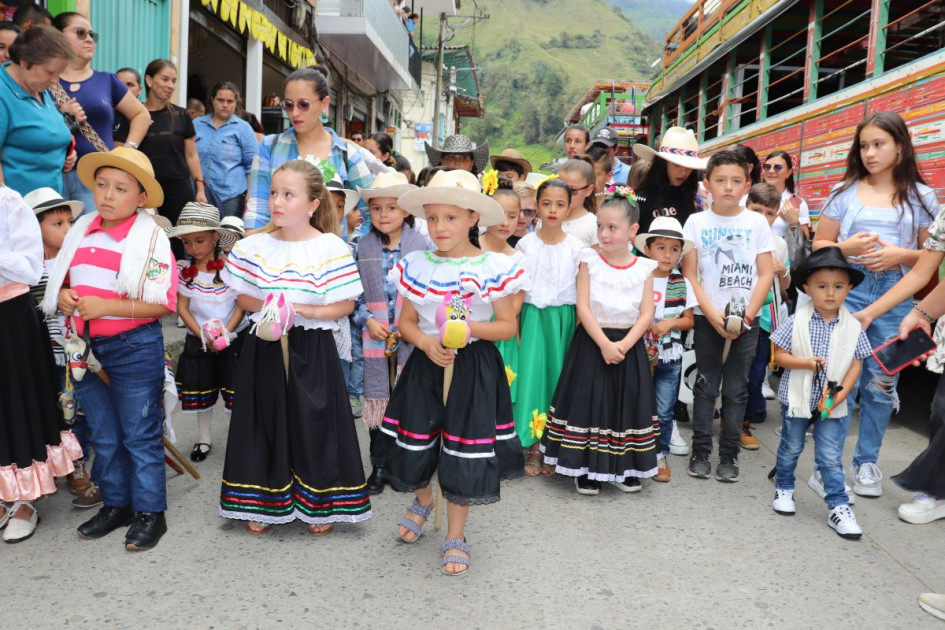 La fiesta en Pensilvania comenzó con el desfile de hacheritos La fiesta en Pensilvania comenzó con el desfile de hacheritos