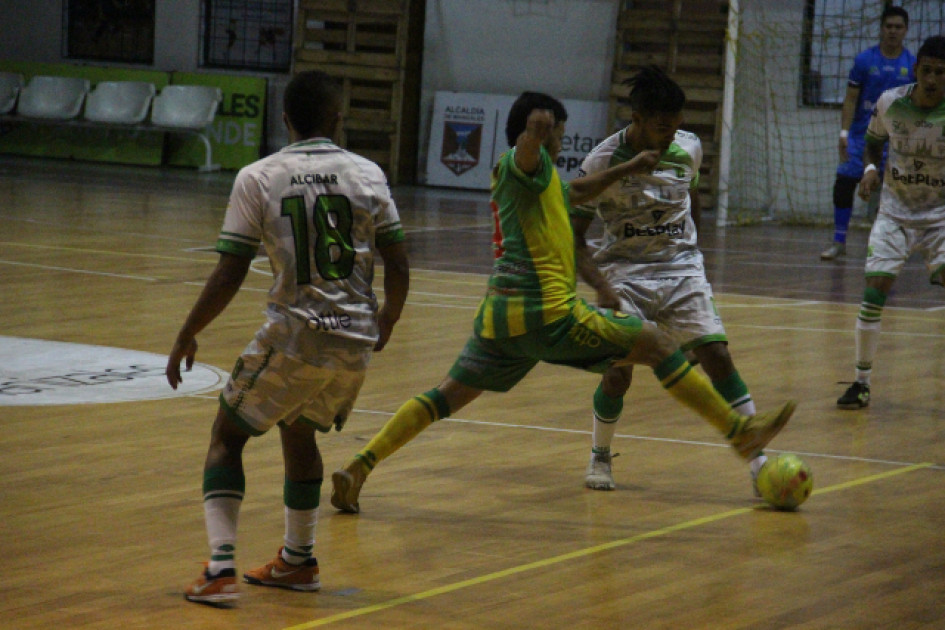 En los octavos de final de la Liga Nacional de Fútbol Sala, la U. Manizales le ganó a Icsin 7-5 en la serie. En los octavos de final de la Liga Nacional de Fútbol Sala, la U. Manizales le ganó a Icsin 7-5 en la serie.