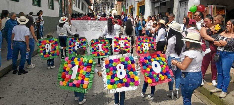 Fotos | Jorge Iván Castaño | LA PATRIA Comparsas y desfiles estuvieron entre las muestras culturales del municipio. Fotos | Jorge Iván Castaño | LA PATRIA Comparsas y desfiles estuvieron entre las muestras culturales del municipio.