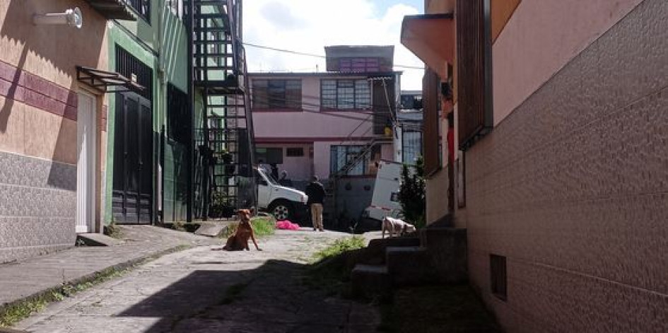 Sitio del crimen (fondo).