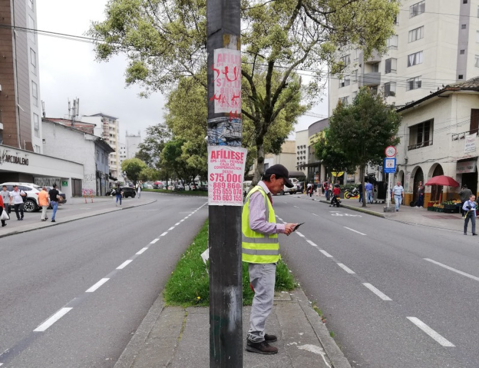 Evite caer en el cartel del poste, se trata de un fraude en salud