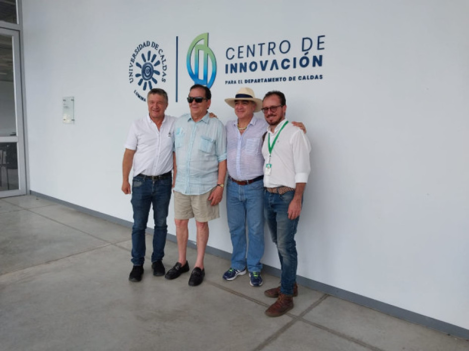 Carlos Uriel Naranjo, Samuel Franco, Alejandro Ceballos y Wilmar Gómez aprovecharon la realización de la Cátedra de Historia en La Dorada. Carlos Uriel Naranjo, Samuel Franco, Alejandro Ceballos y Wilmar Gómez aprovecharon la realización de la Cátedra de Historia en La Dorada.